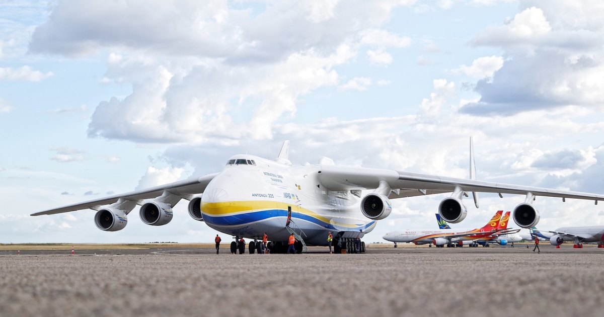 the-biggest-airplane-in-the-world-Antonov-An-225-Mrija